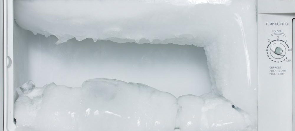 Tủ lạnh bị đóng tuyết có tốn điện không